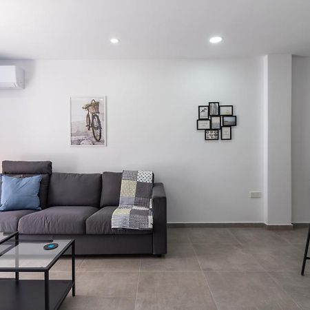 Odyssey - Captivating 2-Bedroom Retreat In Larnaca Dış mekan fotoğraf