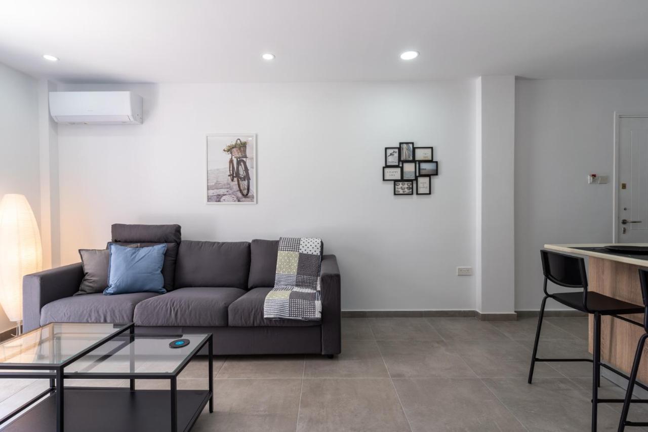Odyssey - Captivating 2-Bedroom Retreat In Larnaca Dış mekan fotoğraf