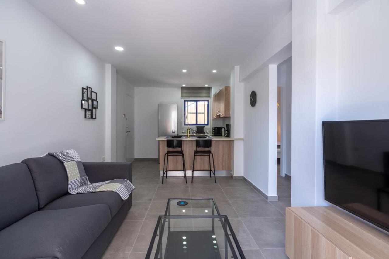 Odyssey - Captivating 2-Bedroom Retreat In Larnaca Dış mekan fotoğraf